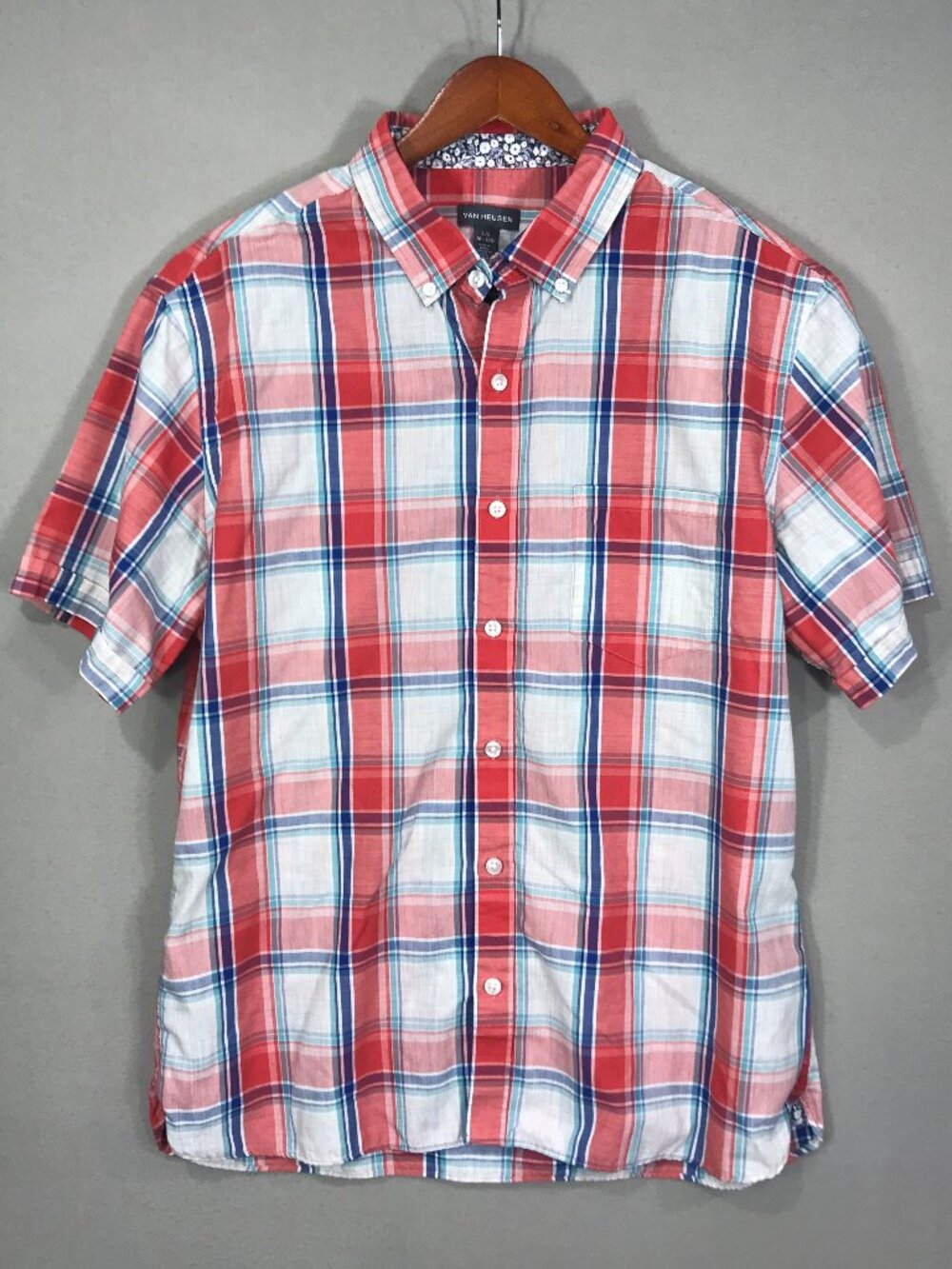 Van Heusen Shirt Men's Large 16-16.5 Red Plaid Button Down Short Sleeve Pocket